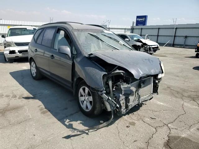 2007 Kia Rondo Base VIN: KNAFG525X77121936 Lot: 71468555