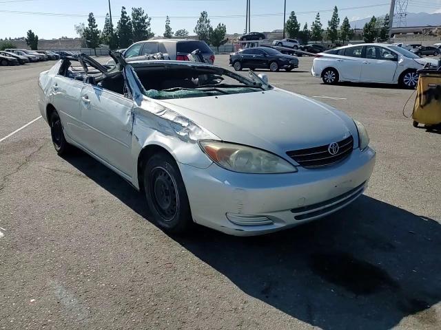 2004 Toyota Camry Le VIN: JTDBE32K440250258 Lot: 81090645