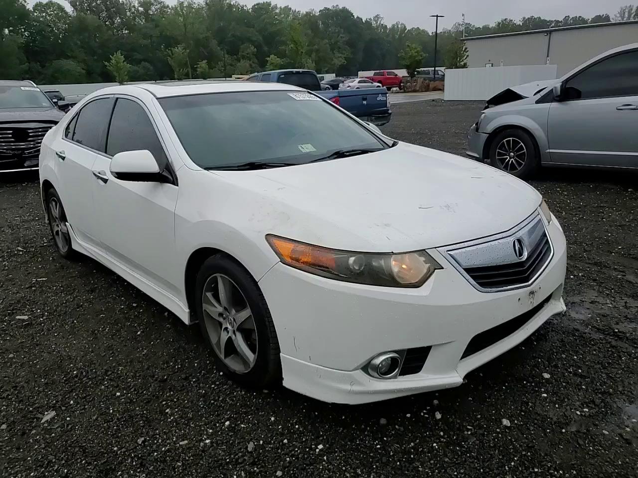 Фото: JH4CU2F83CC006015