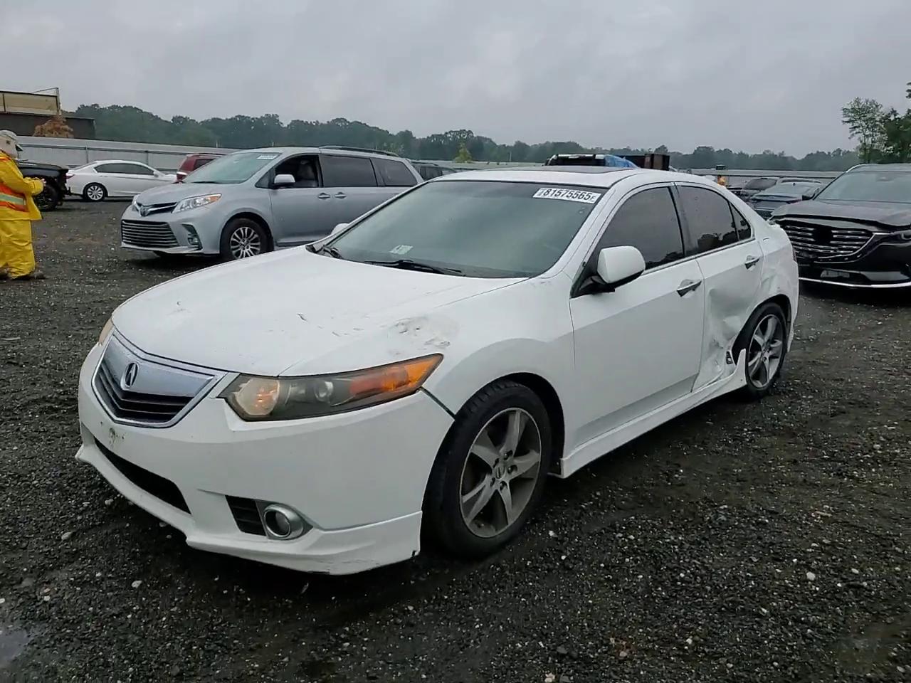 Фото: JH4CU2F83CC006015