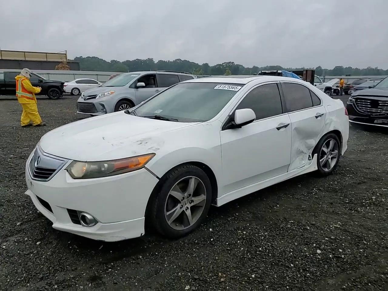 Фото: JH4CU2F83CC006015