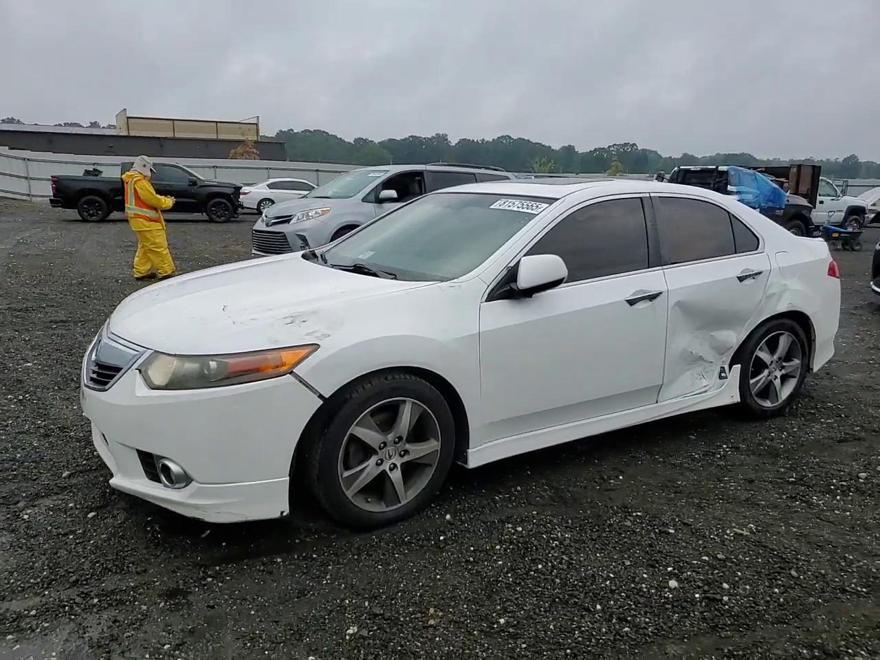 Фото: JH4CU2F83CC006015