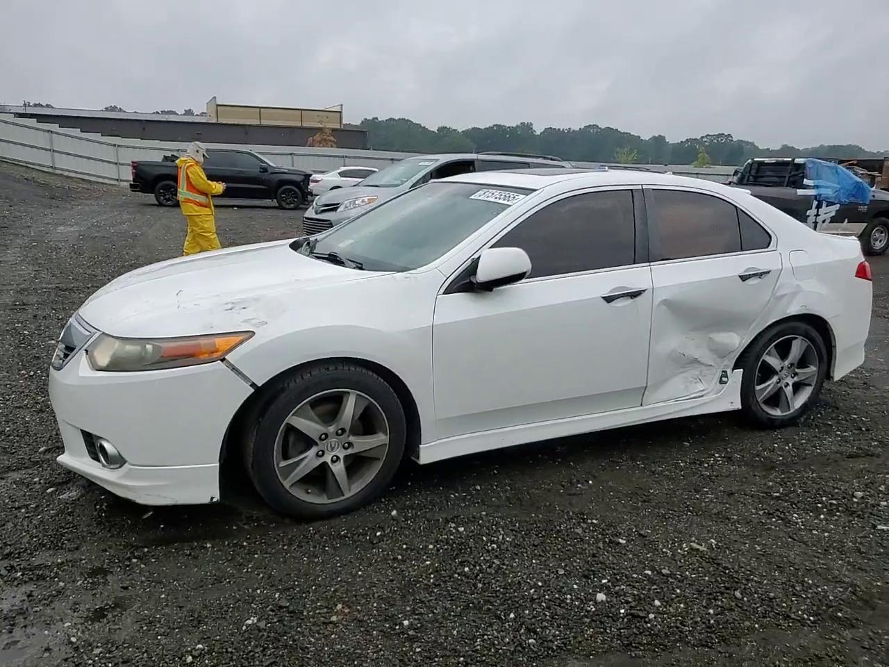 Фото: JH4CU2F83CC006015