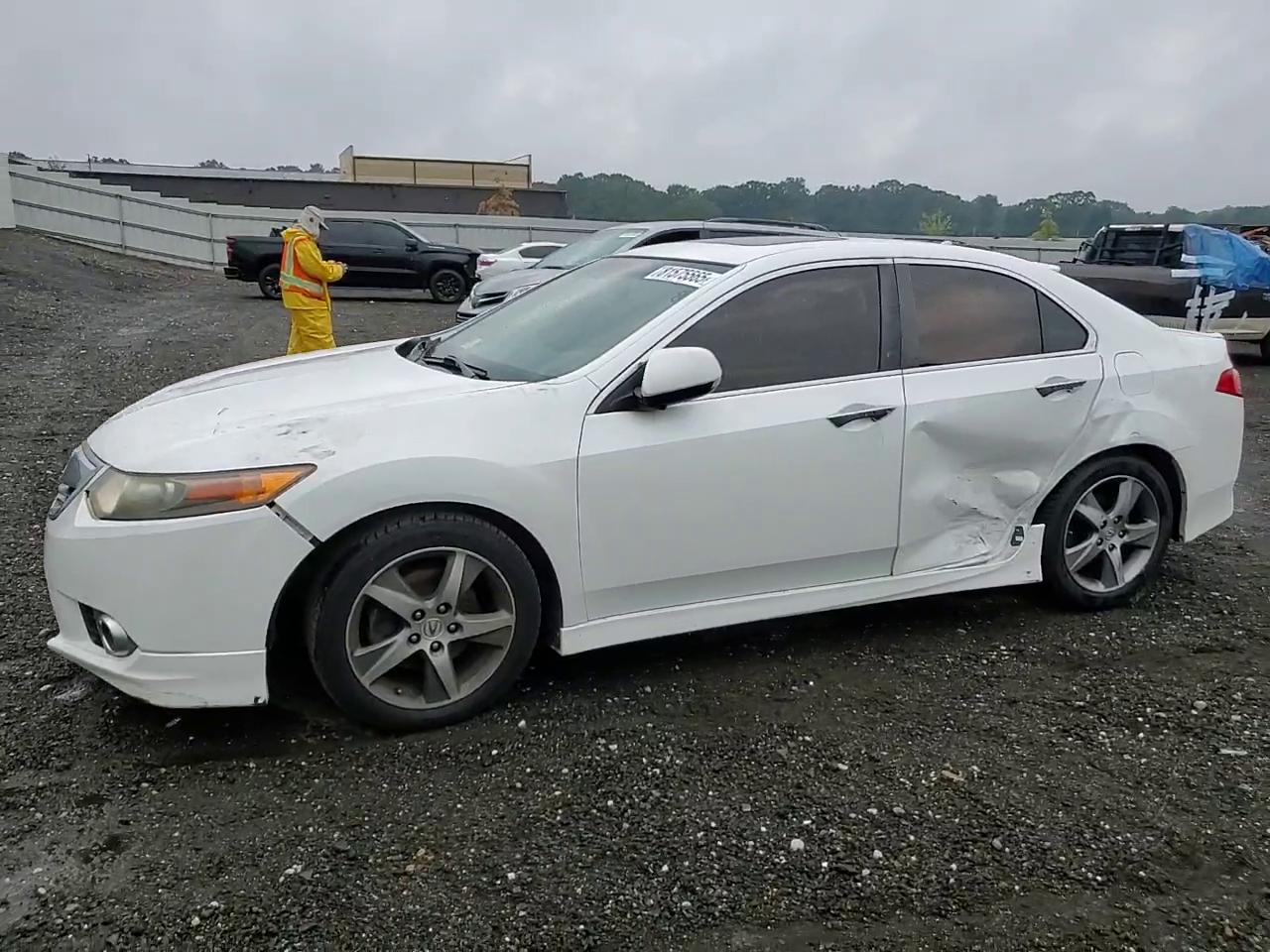 Фото: JH4CU2F83CC006015