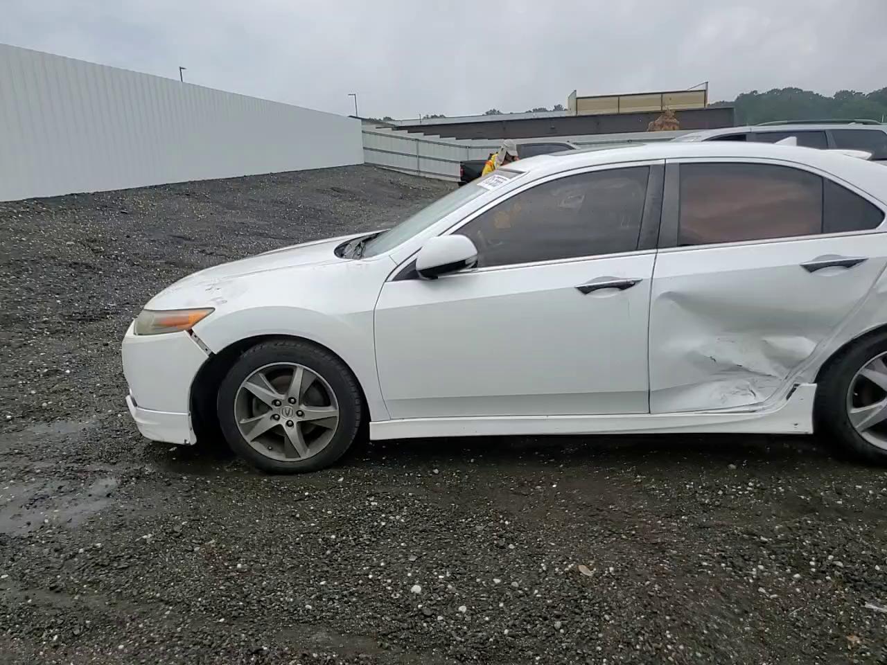 Фото: JH4CU2F83CC006015