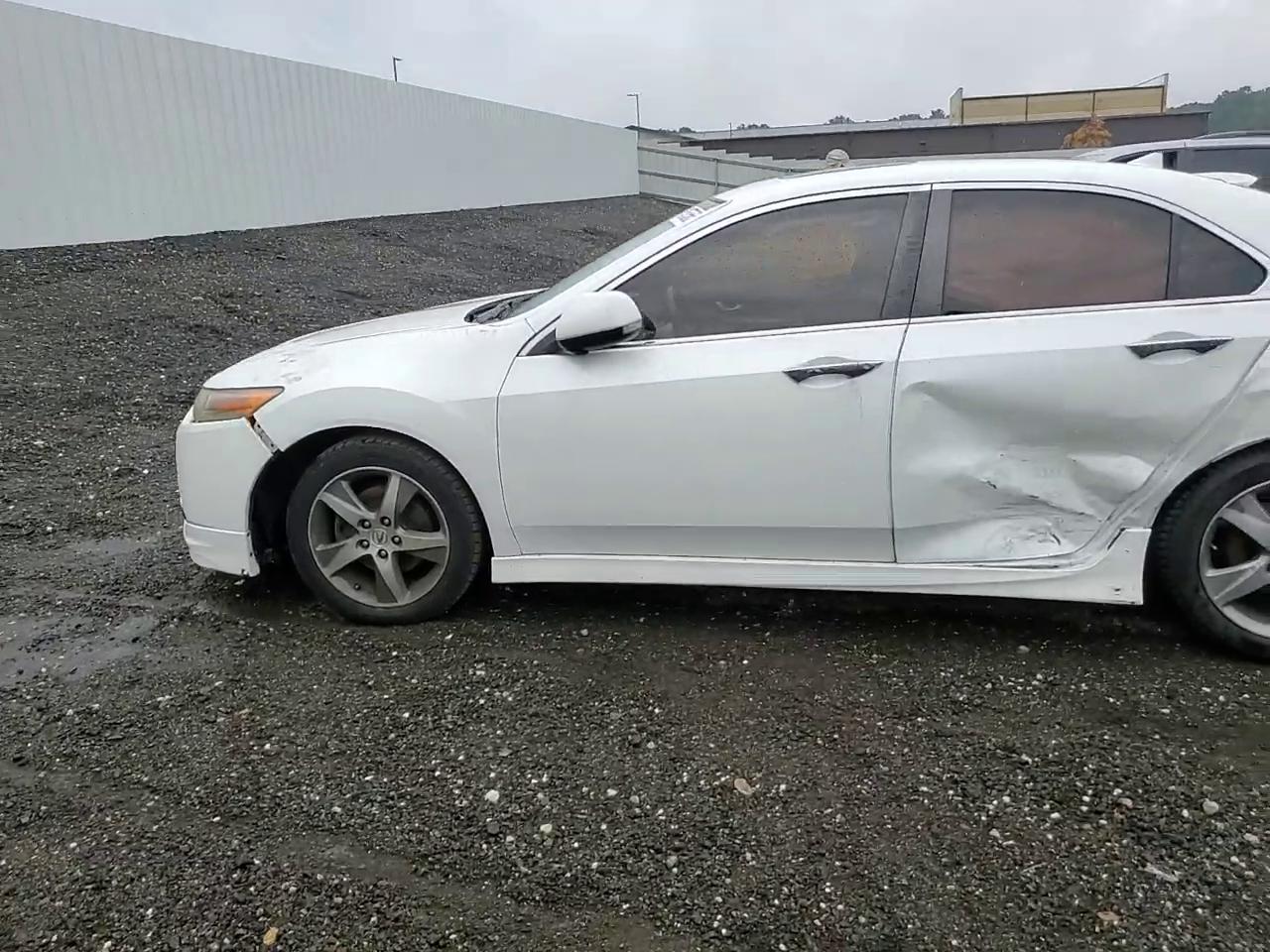 Фото: JH4CU2F83CC006015