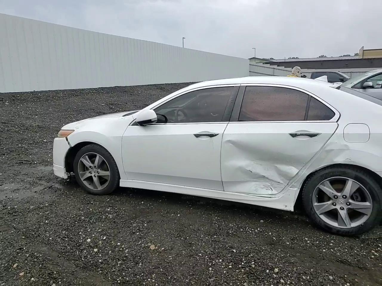 Фото: JH4CU2F83CC006015