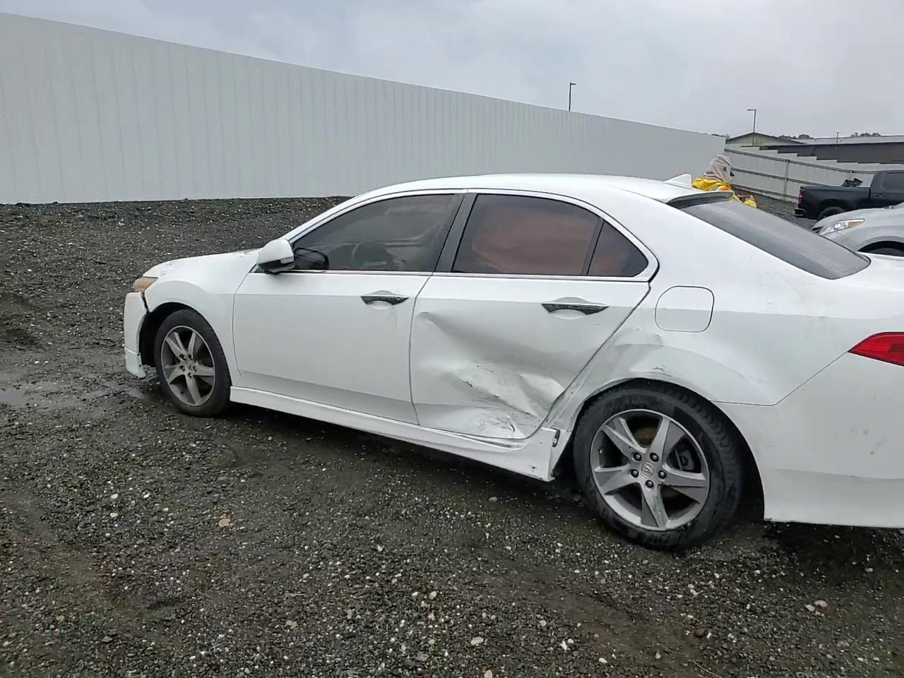 Фото: JH4CU2F83CC006015