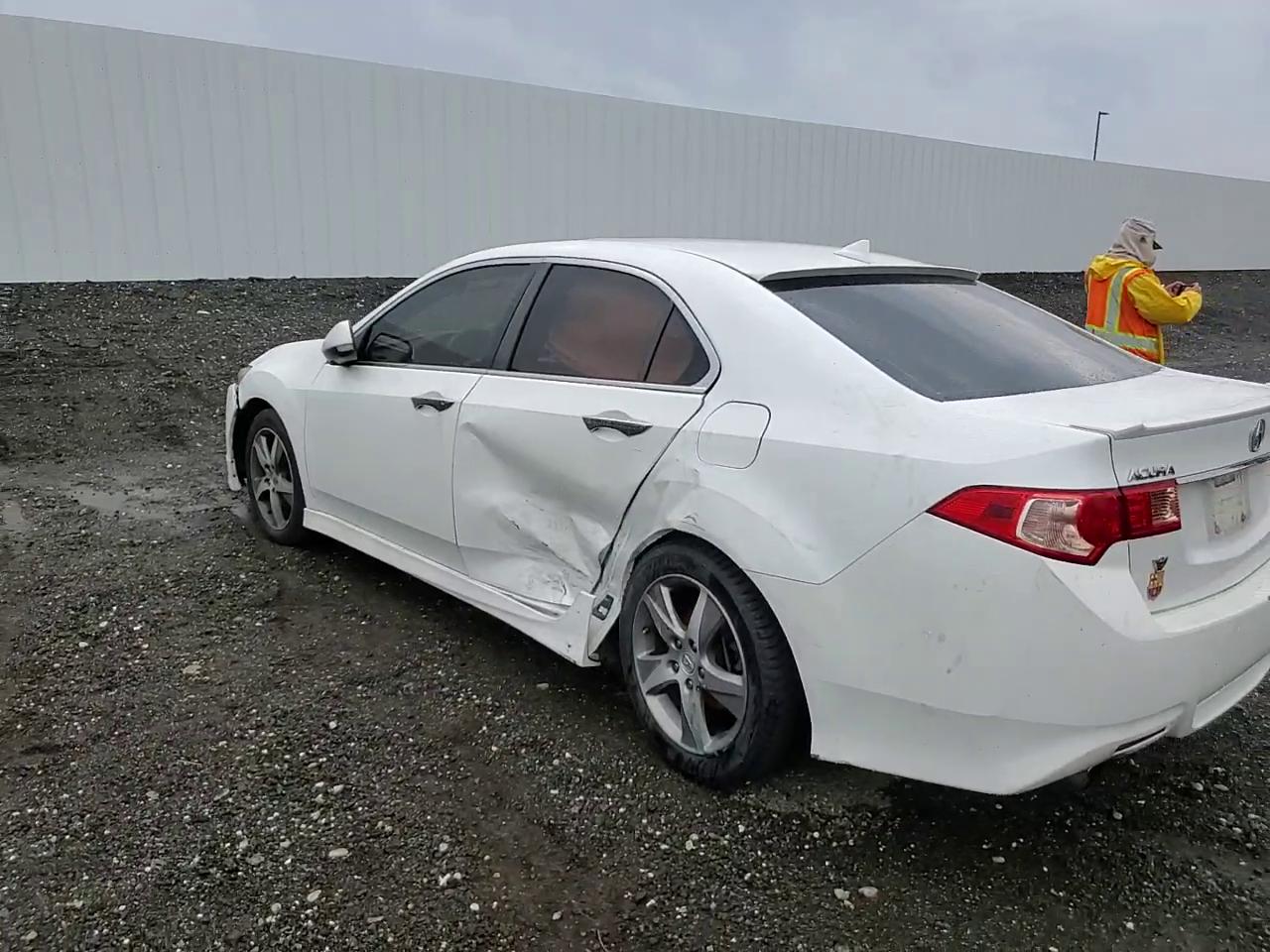 Фото: JH4CU2F83CC006015