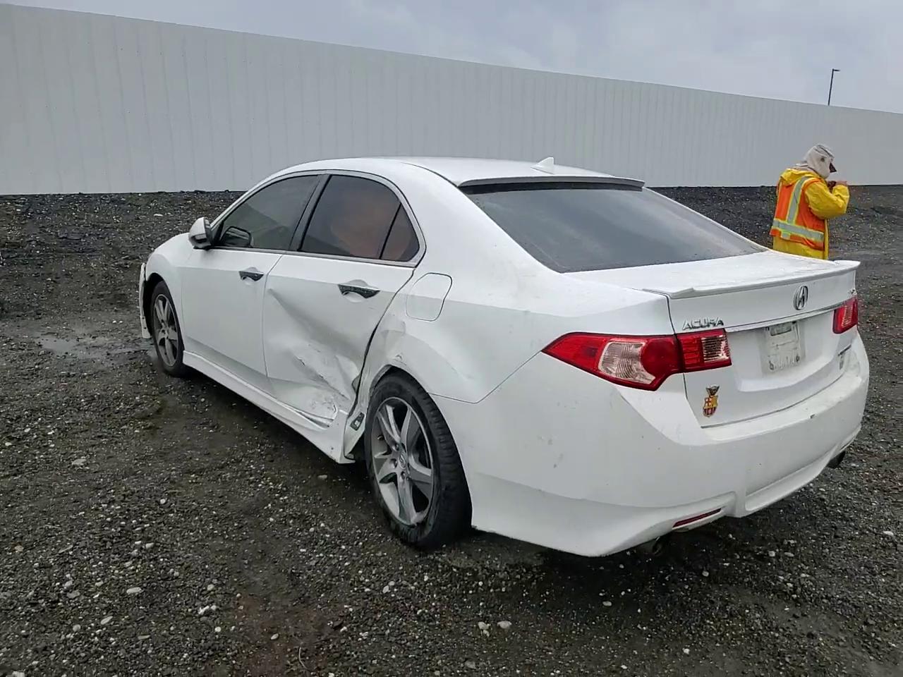 Фото: JH4CU2F83CC006015