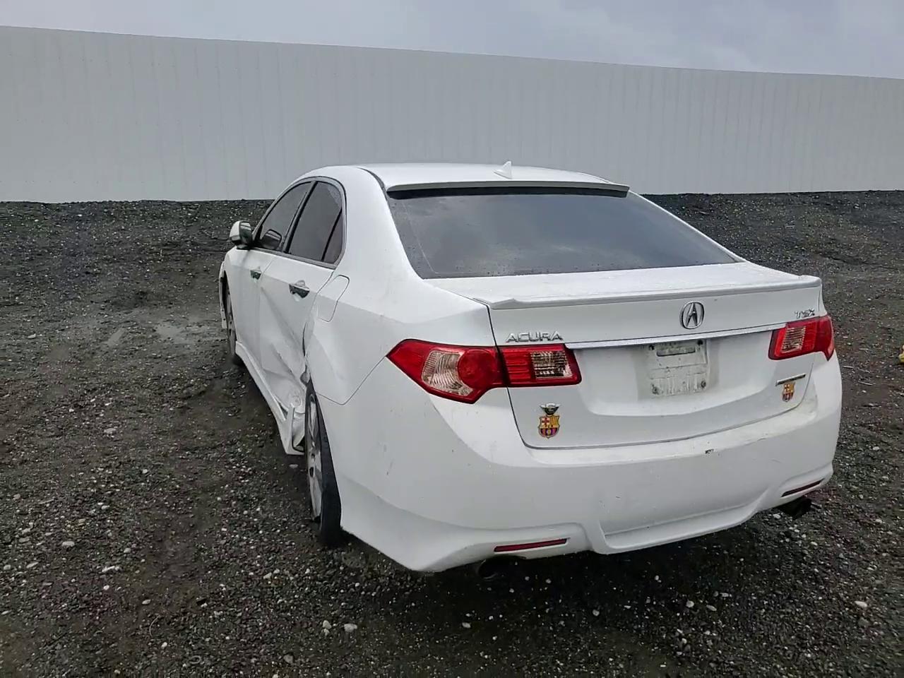 Фото: JH4CU2F83CC006015