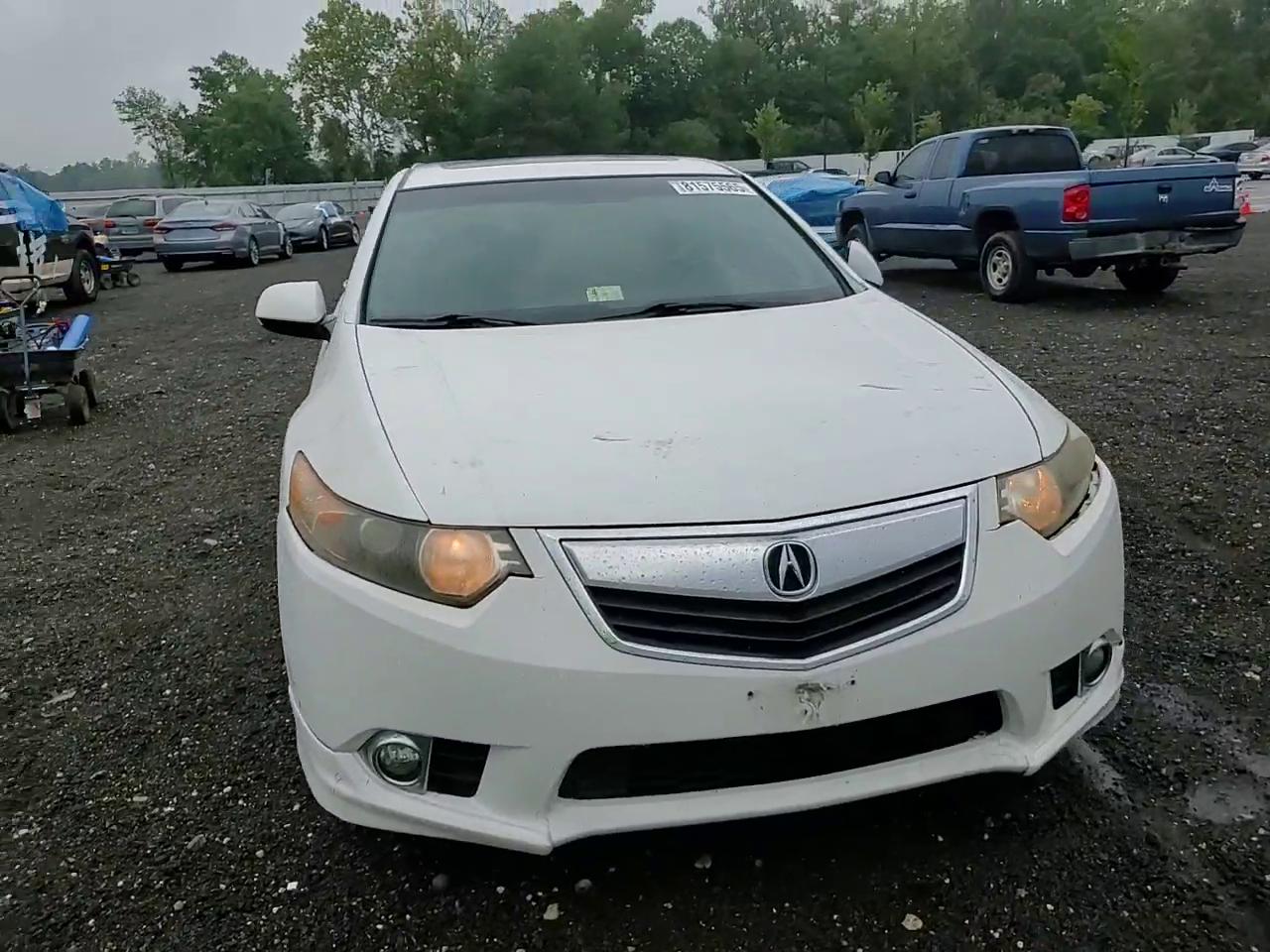 Фото: JH4CU2F83CC006015