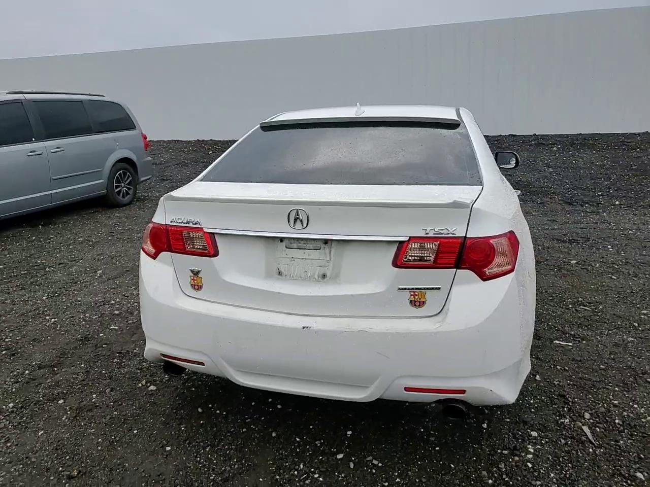 Фото: JH4CU2F83CC006015