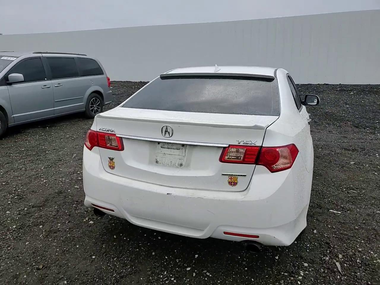 Фото: JH4CU2F83CC006015