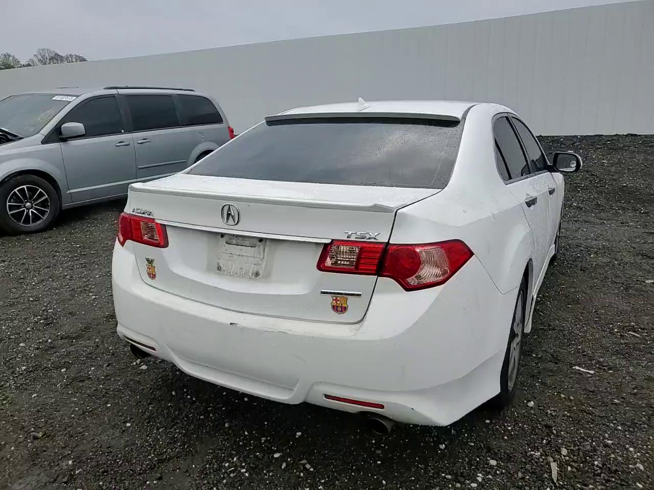 Фото: JH4CU2F83CC006015