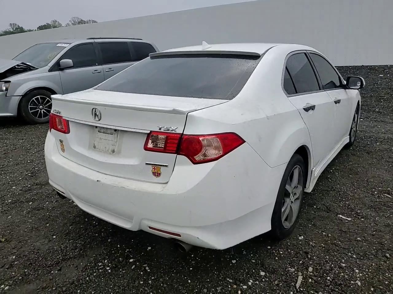 Фото: JH4CU2F83CC006015