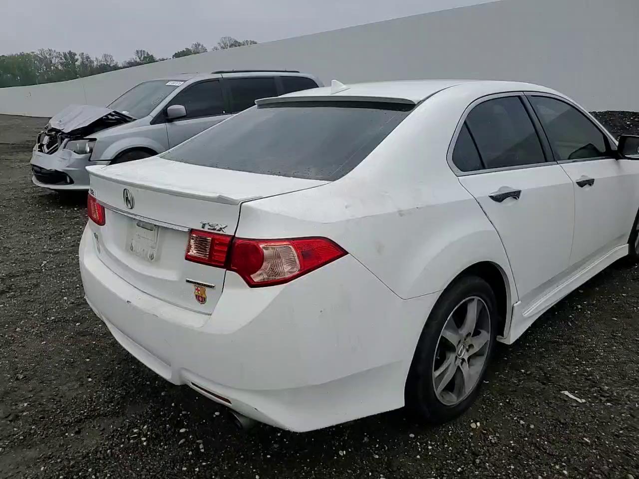 Фото: JH4CU2F83CC006015