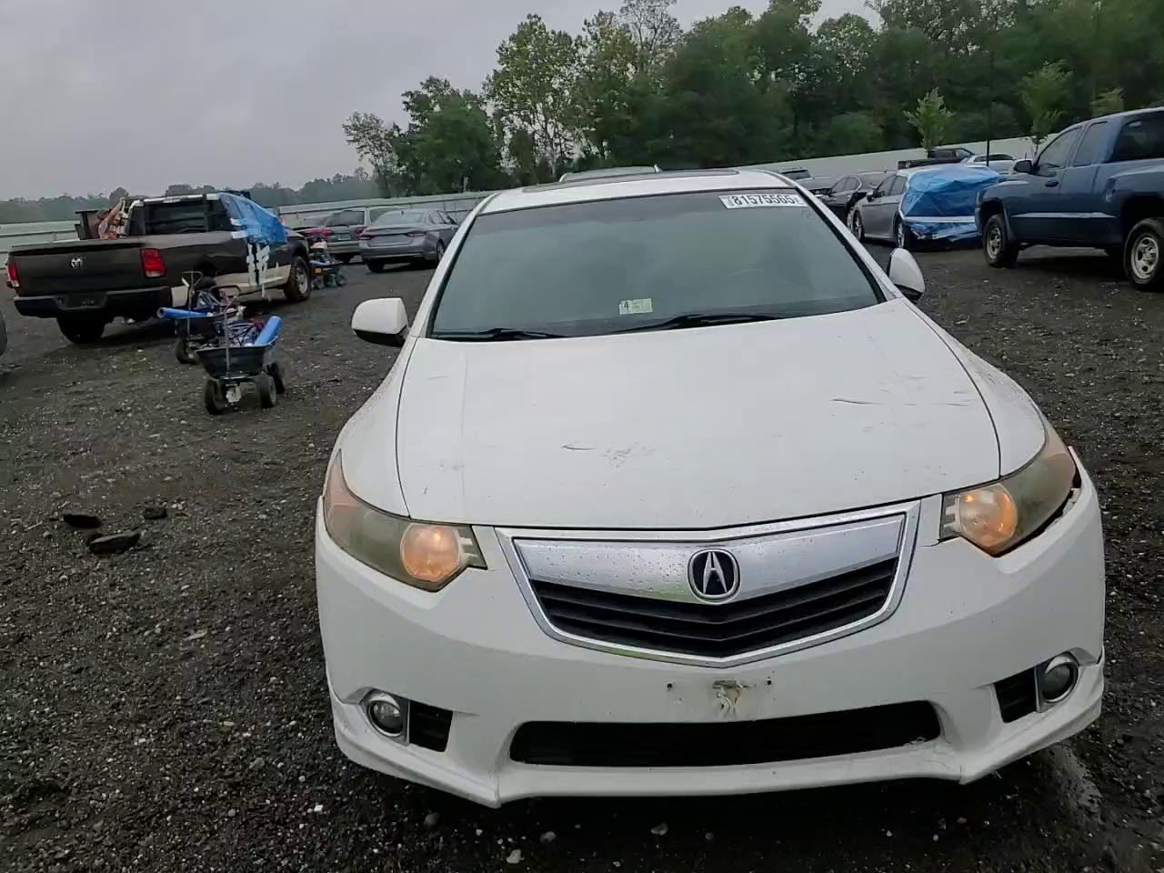 Фото: JH4CU2F83CC006015