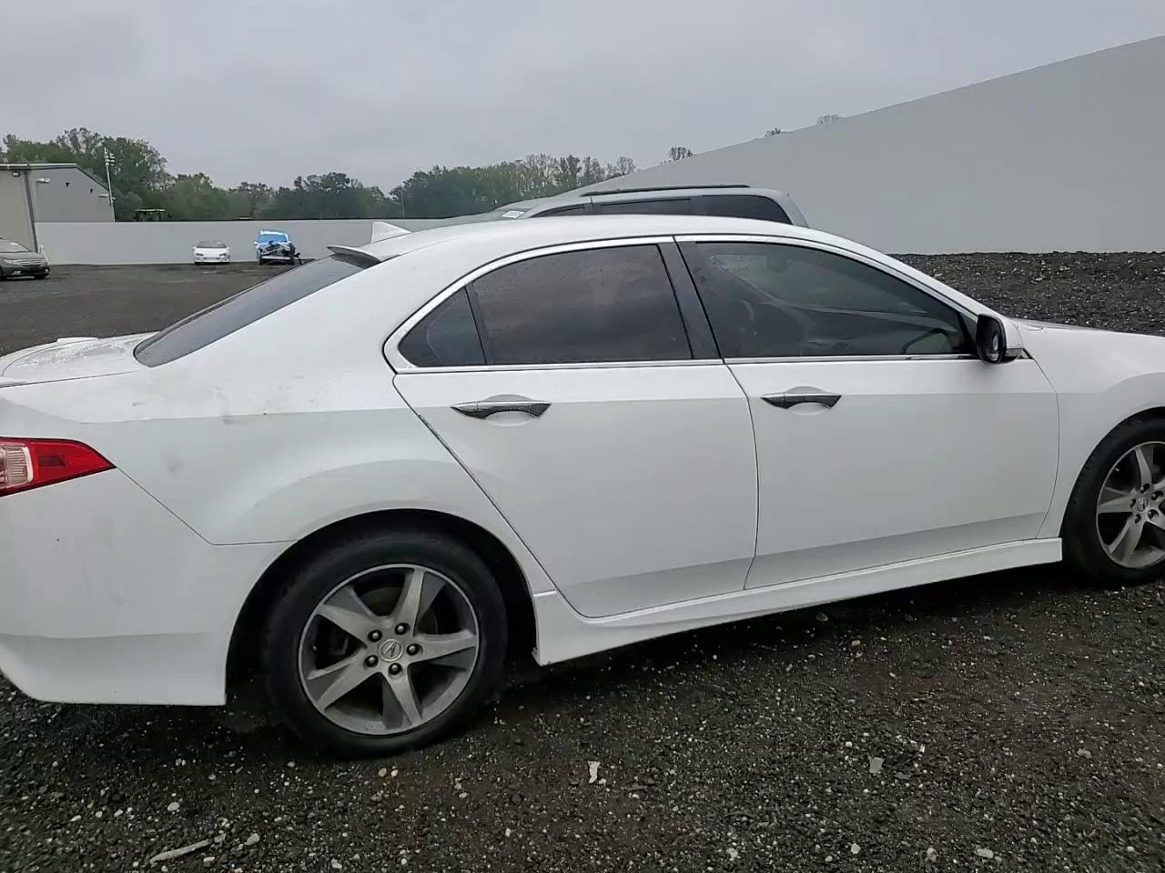 Фото: JH4CU2F83CC006015