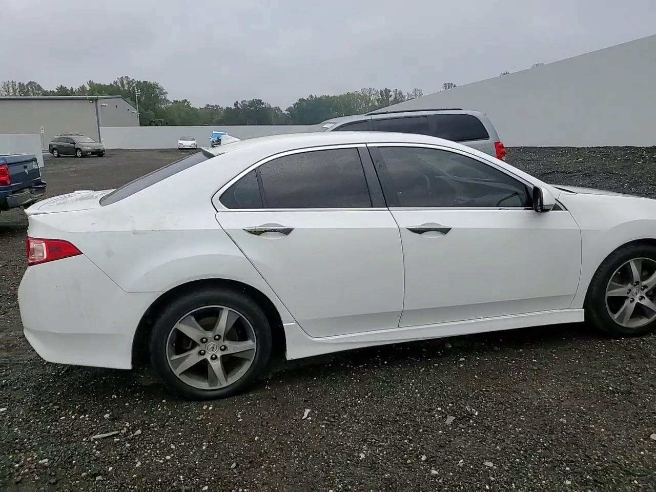 Фото: JH4CU2F83CC006015