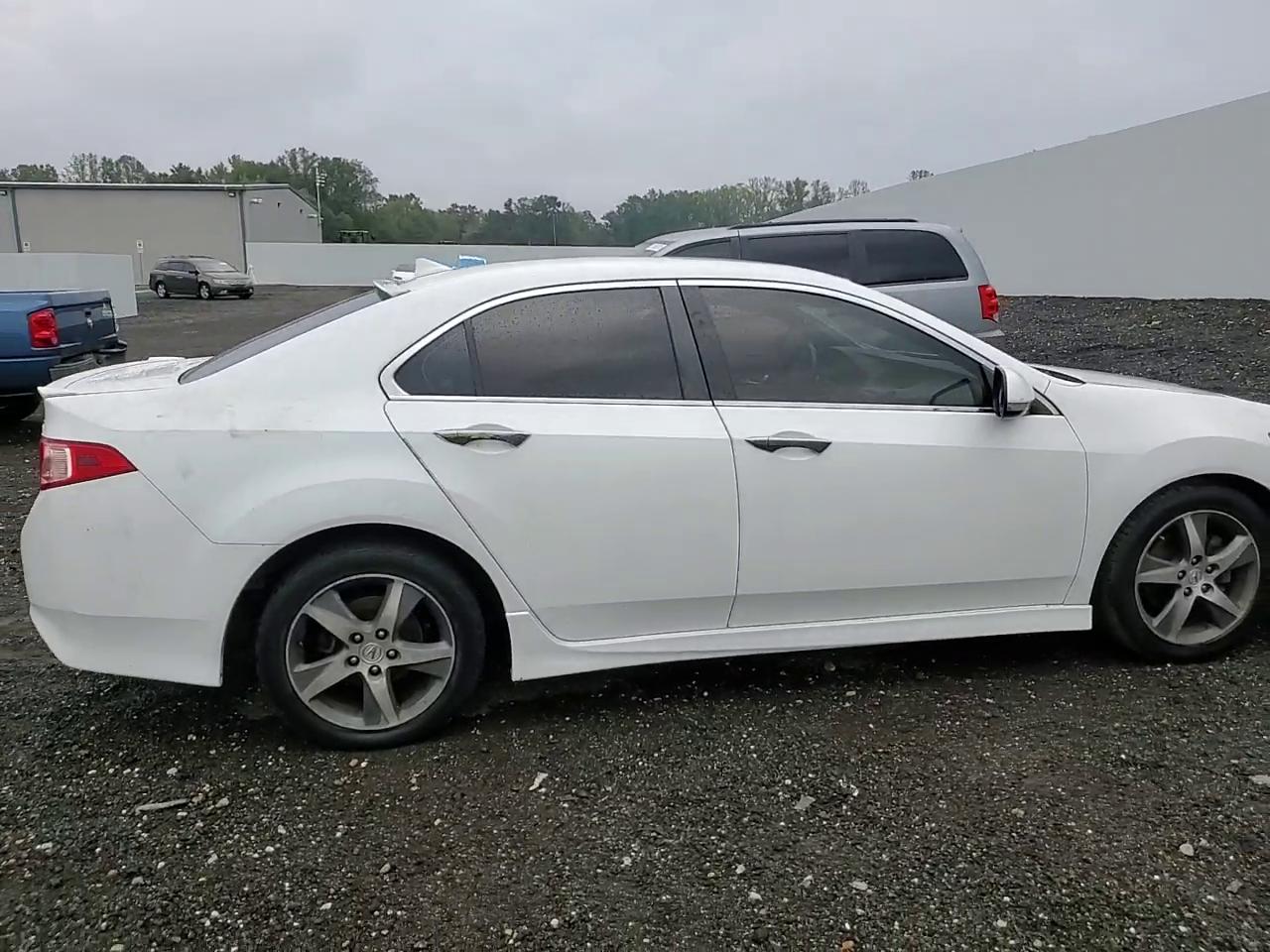 Фото: JH4CU2F83CC006015