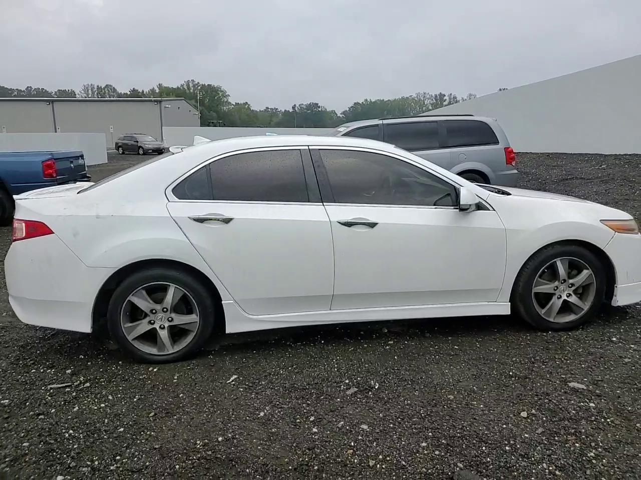 Фото: JH4CU2F83CC006015