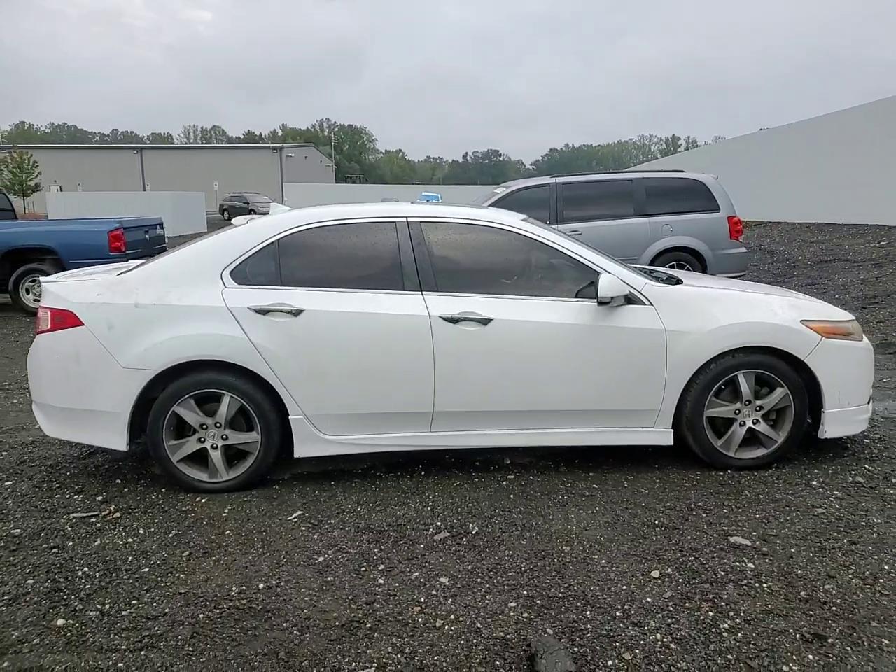 Фото: JH4CU2F83CC006015