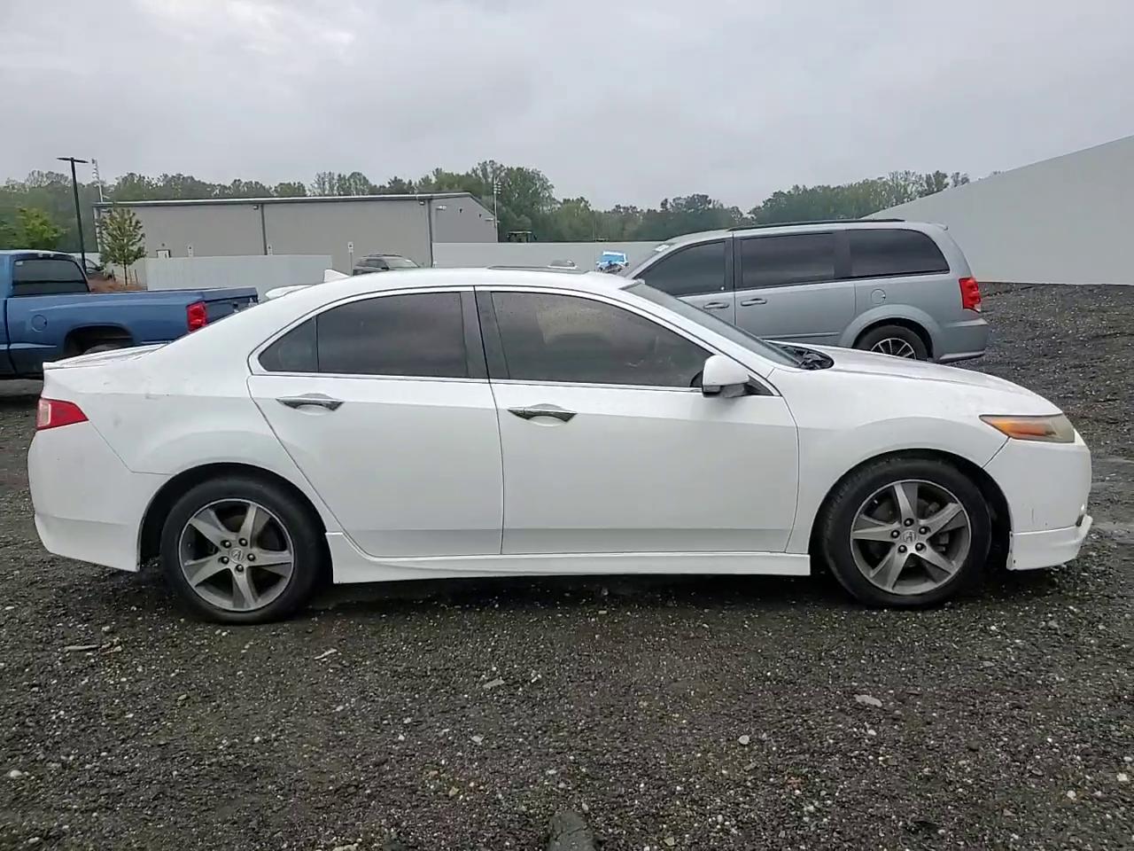 Фото: JH4CU2F83CC006015