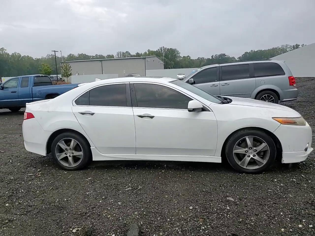 Фото: JH4CU2F83CC006015