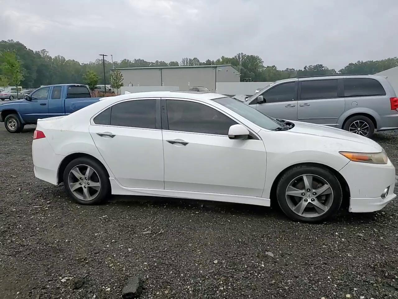 Фото: JH4CU2F83CC006015