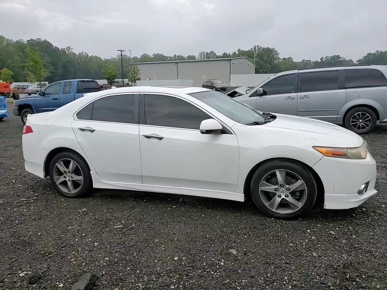 Фото: JH4CU2F83CC006015