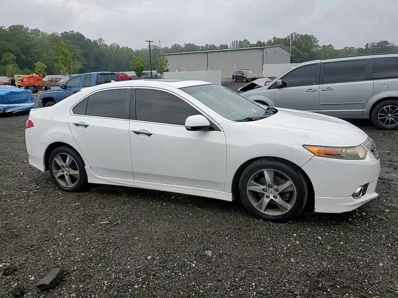 Фото: JH4CU2F83CC006015