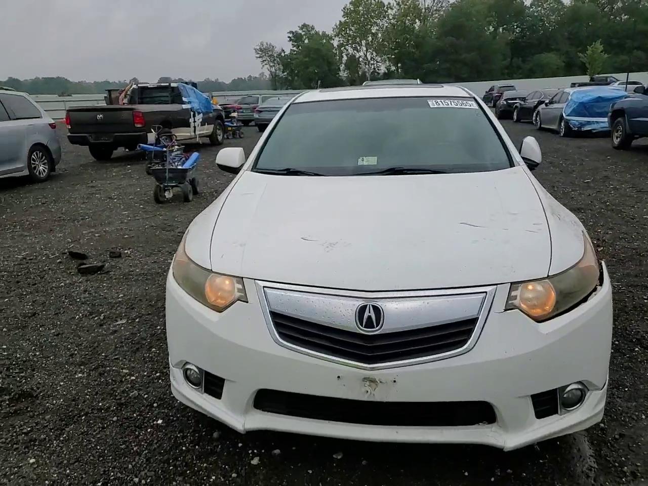 Фото: JH4CU2F83CC006015