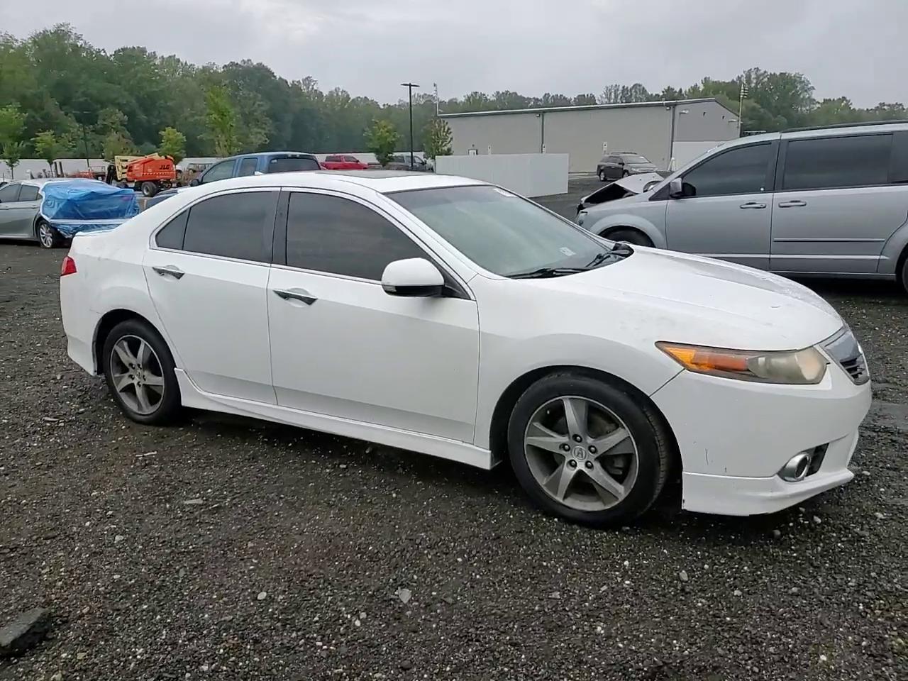 Фото: JH4CU2F83CC006015