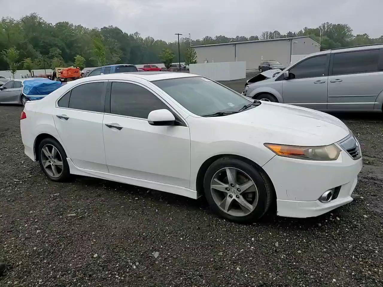 Фото: JH4CU2F83CC006015