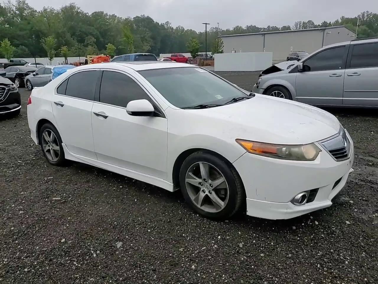 Фото: JH4CU2F83CC006015