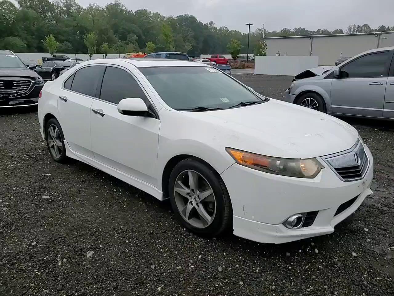 Фото: JH4CU2F83CC006015