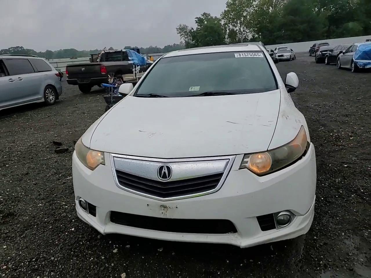 Фото: JH4CU2F83CC006015