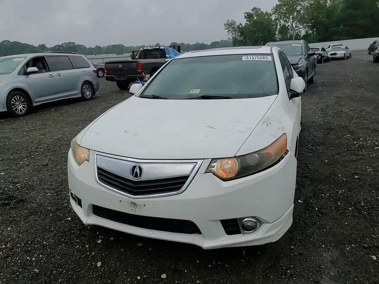 Фото: JH4CU2F83CC006015