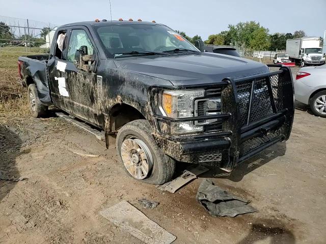 2017 Ford F250 Super Duty VIN: 1FT7X2B60HEC18011 Lot: 84722895