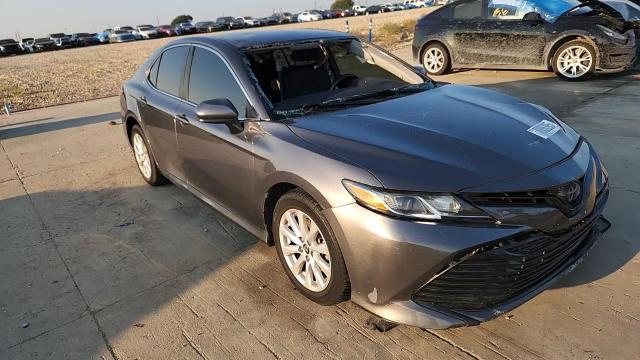 2018 Toyota Camry L VIN: 4T1B11HK7JU086253 Lot: 80956395