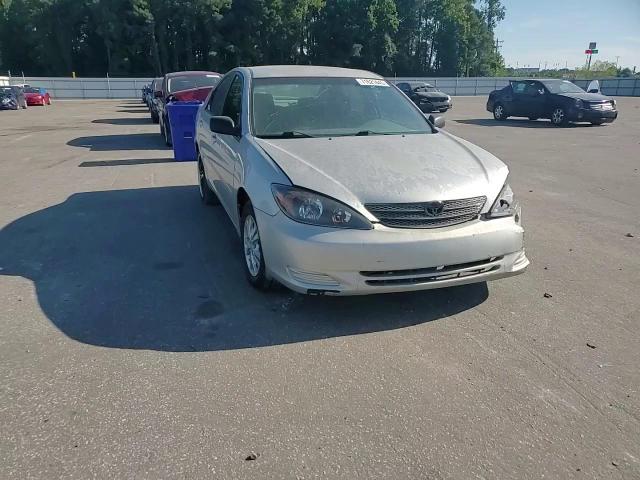 2004 Toyota Camry Le VIN: 4T1BF32K24U584130 Lot: 71621445