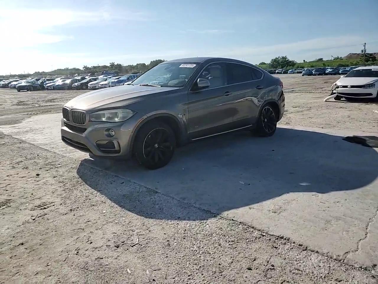 Фото: 5UXKU0C57H0F99738