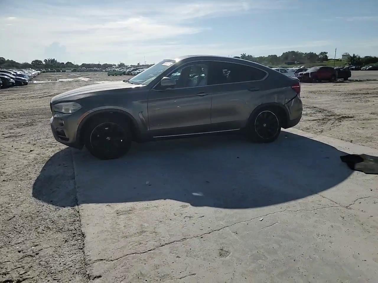 Фото: 5UXKU0C57H0F99738