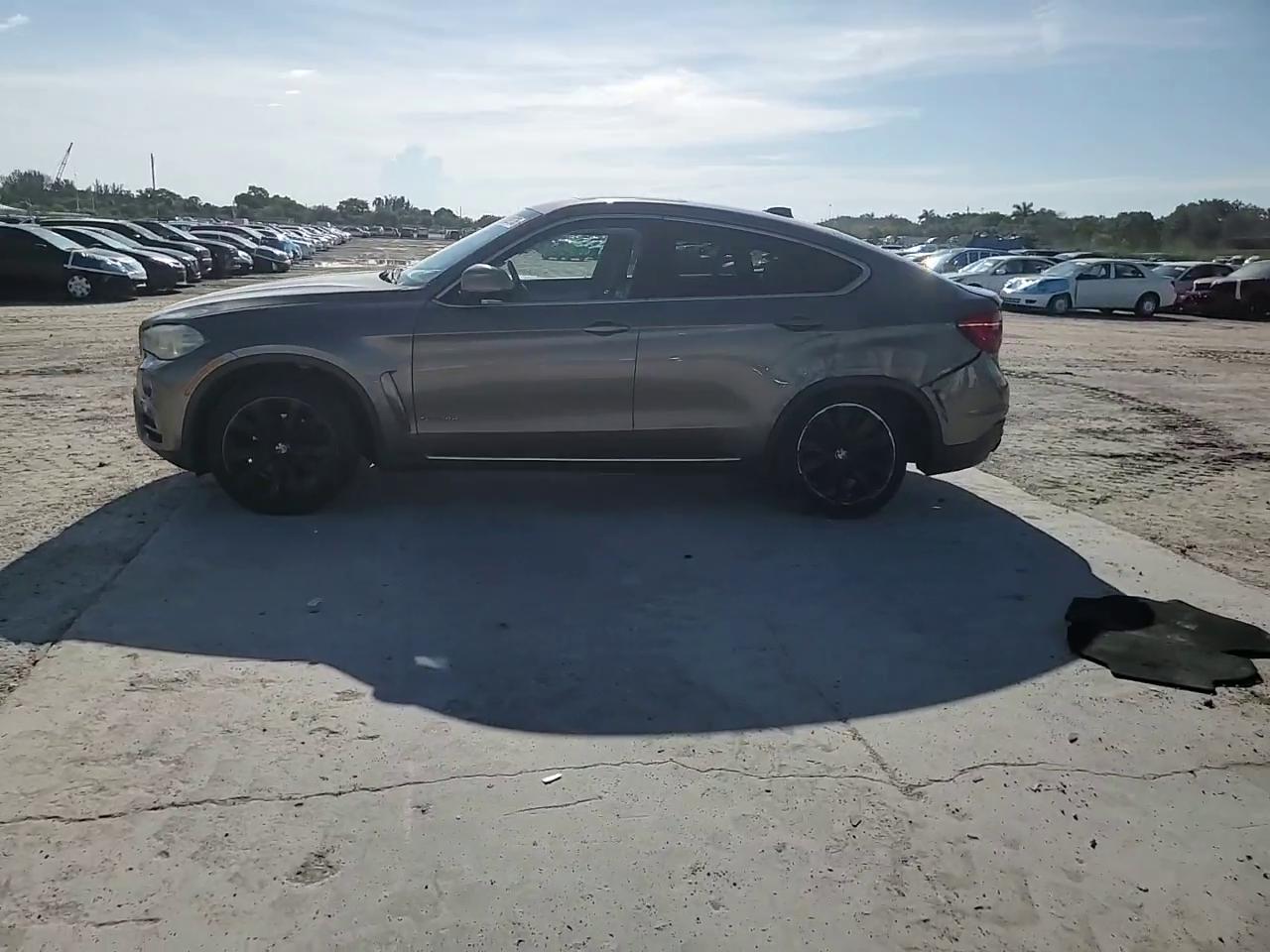 Фото: 5UXKU0C57H0F99738