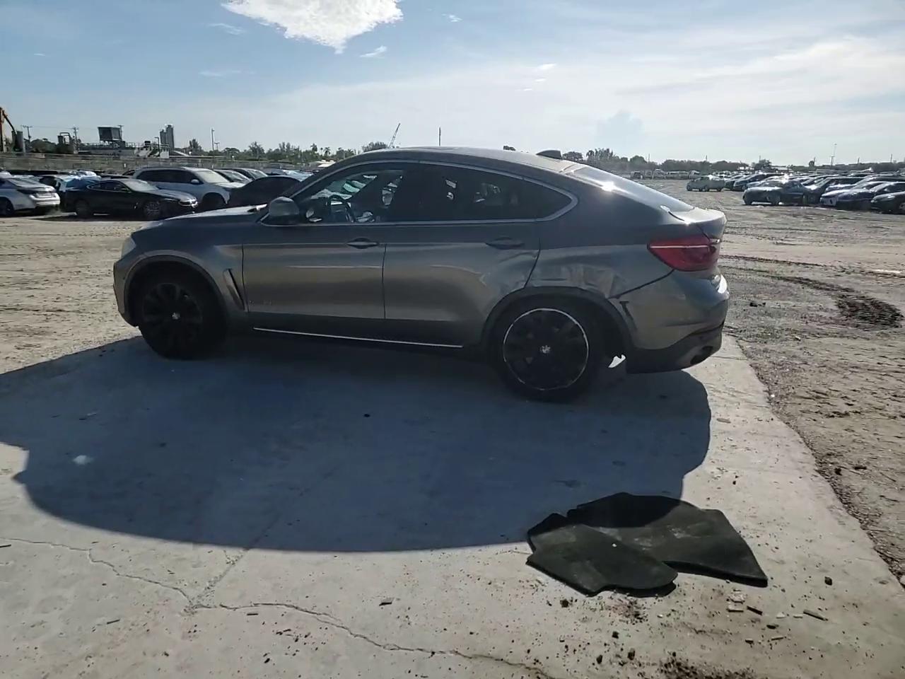 Фото: 5UXKU0C57H0F99738