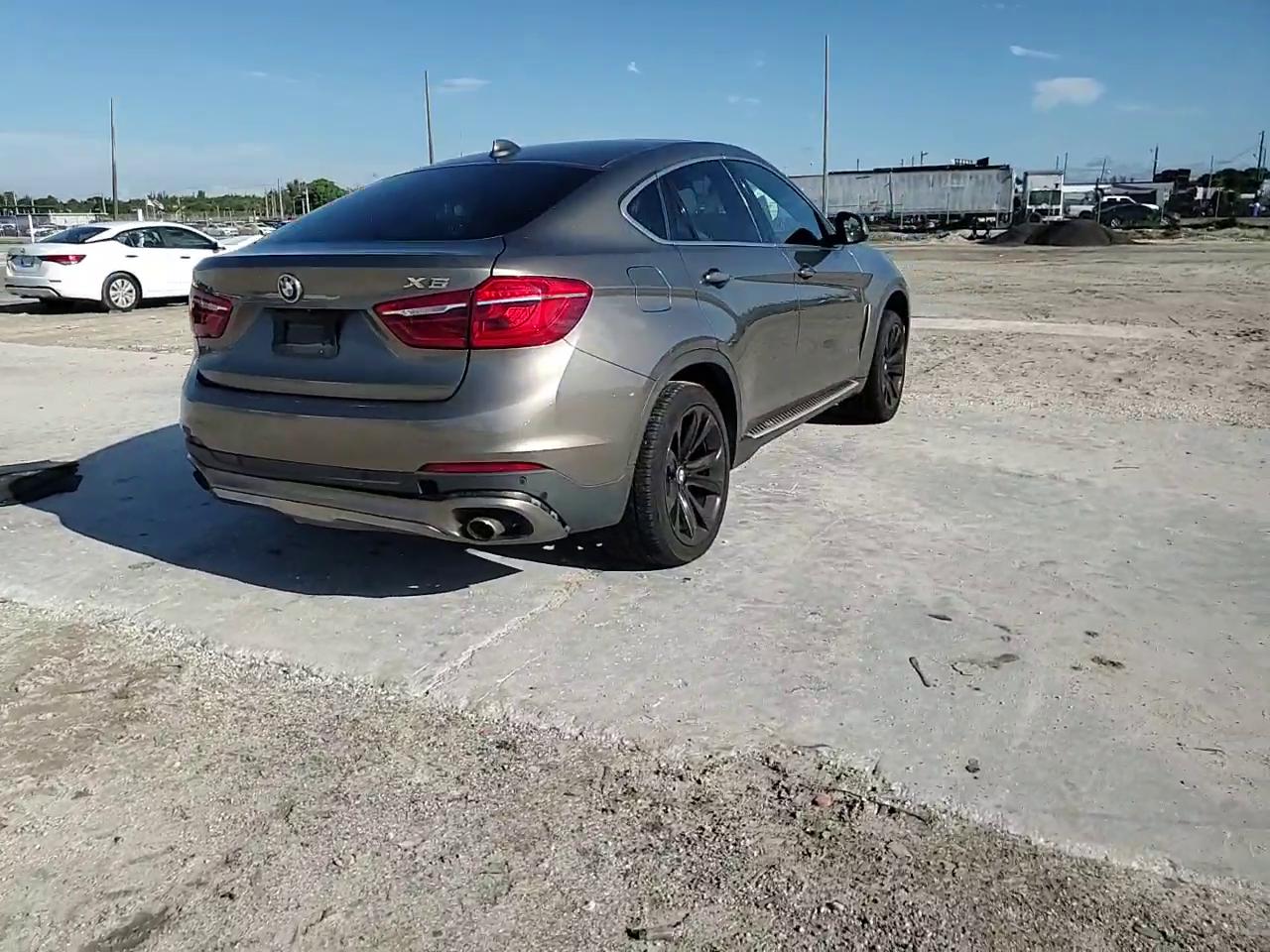 Фото: 5UXKU0C57H0F99738