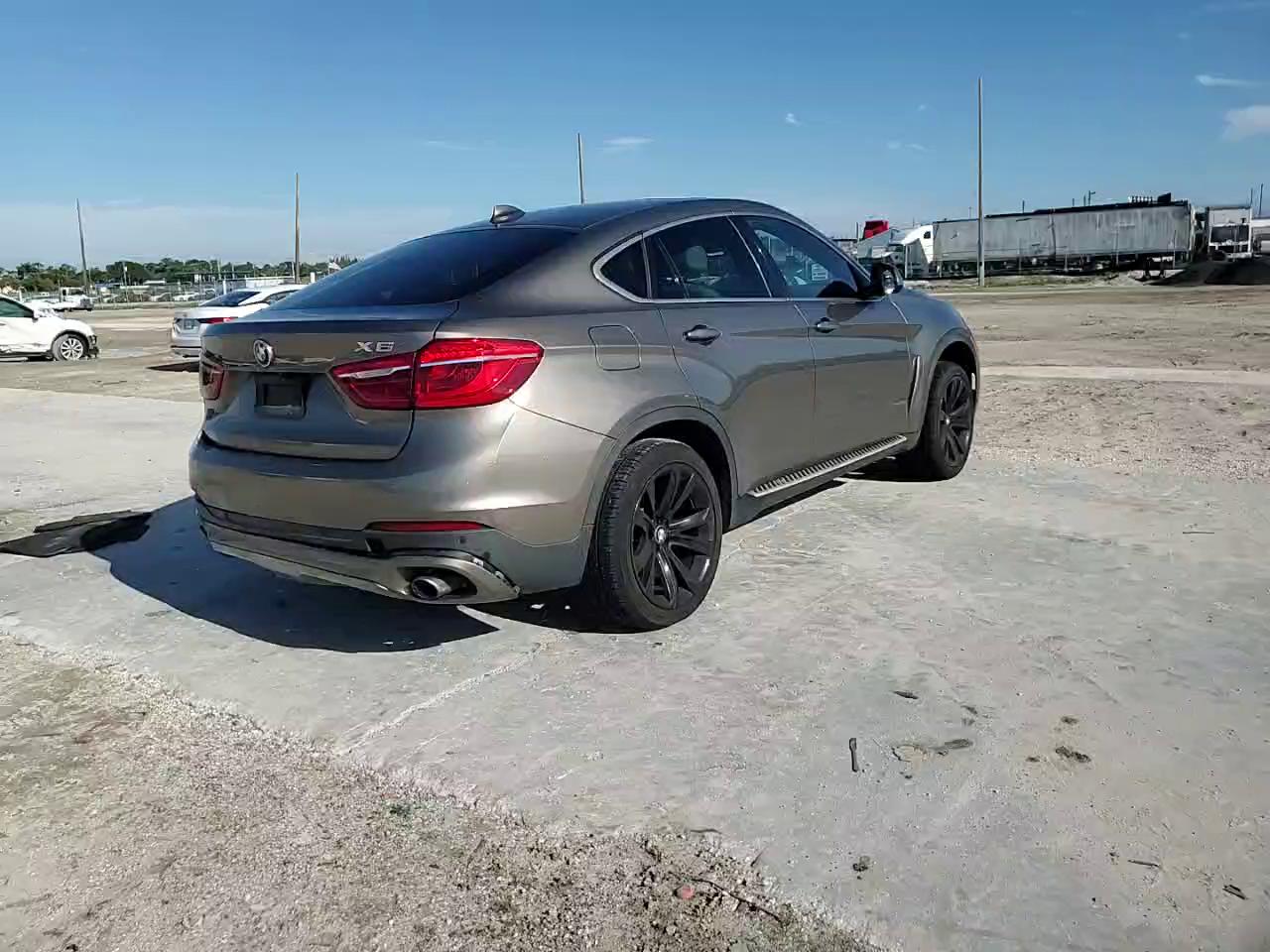 Фото: 5UXKU0C57H0F99738