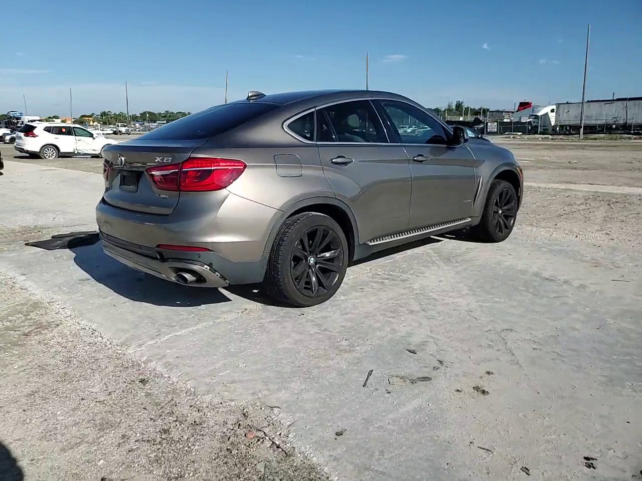 Фото: 5UXKU0C57H0F99738