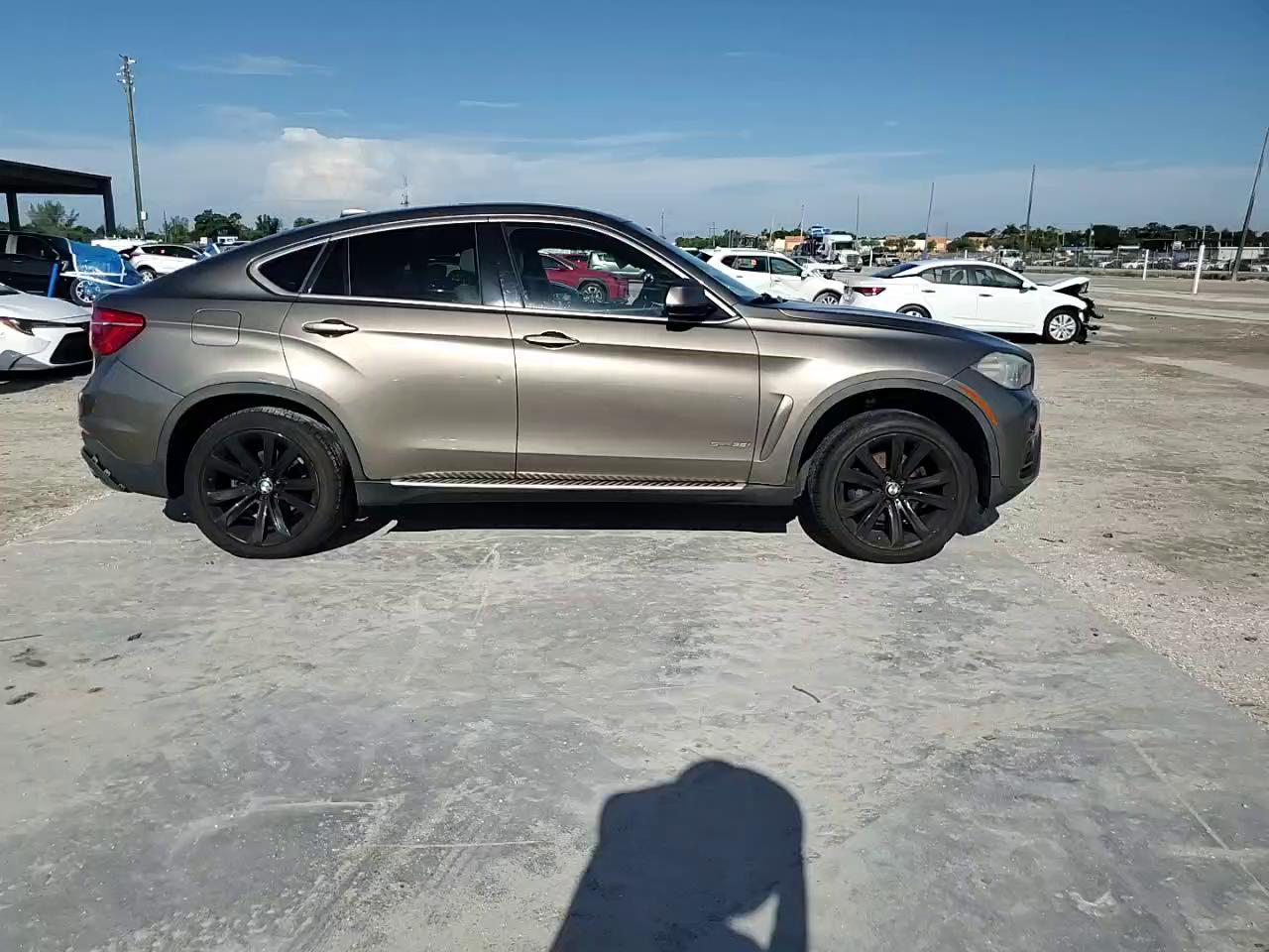 Фото: 5UXKU0C57H0F99738